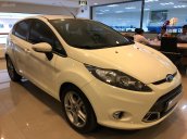 Bán Ford Fiesta 1.6, 5 cửa sản xuất năm 2013, màu trắng, hỗ trợ trả góp