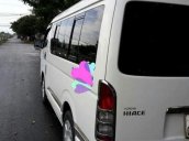 Gia đình bán Toyota Hiace năm sản xuất 2010, màu trắng