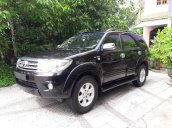 Bán em Fortuner 2011 máy xăng, màu đen, xe đẹp long lanh