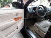 Bán em Fortuner 2011 máy xăng, màu đen, xe đẹp long lanh