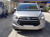 Bán xe Toyota Innova E năm sản xuất 2017, màu bạc