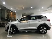 Hyundai Tucson tiêu chuẩn bạc, xe giao ngay trước tết, hỗ trợ vay trả góp ls ưu đãi. LH: 0903175312