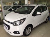 Bán Chevrolet Spark sản xuất 2018, màu trắng, giá tốt