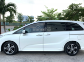 Cần bán Honda Odyssey 2.4 đời 07/2016, màu trắng, nhập khẩu