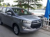 Bán Toyota Innova năm 2018, màu bạc