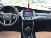 Cần bán Toyota Innova năm 2017, màu trắng như mới, 695tr