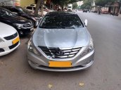 Bán xe Hyundai Sonata 20 Y 2010, màu bạc, nhập khẩu, xe còn rất mới