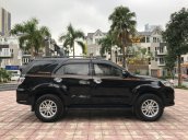 Cần bán Toyota Fortuner 2.7V 2013, màu đen, số tự động