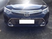 Cần bán lại xe Toyota Camry 2.0 E 2015, màu đen