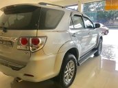 Cần bán xe Toyota Fortuner sản xuất năm 2014, màu bạc ít sử dụng