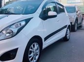 Cần bán Chevrolet Spark LT 1.0 MT 2013, màu trắng  