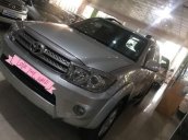 Cần bán Toyota Fortuner đời 2009, màu bạc xe gia đình, 505 triệu