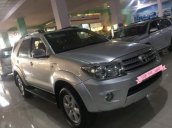 Cần bán Toyota Fortuner đời 2009, màu bạc xe gia đình, 505 triệu