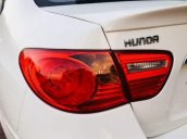 Chính chủ bán Hyundai Avante đời 2014, màu trắng
