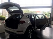 Cần bán xe Hyundai Tucson đời 2018, màu trắng, giá 920tr