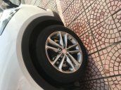 Cần bán xe Hyundai Santa Fe 2.4 4WD đời 2017, màu trắng