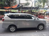 Cần bán xe Toyota Innova sản xuất 2017, màu bạc, giá chỉ 710 triệu