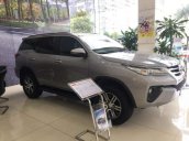 Cần bán Toyota Fortuner sản xuất 2018, màu bạc