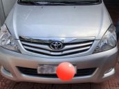 Bán Toyota Innova đời 2010, màu bạc xe gia đình