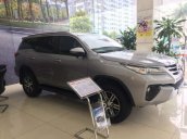 Cần bán Toyota Fortuner sản xuất 2018, màu bạc
