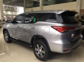 Cần bán Toyota Fortuner sản xuất 2018, màu bạc