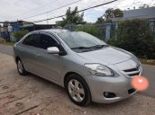 Cần bán xe Toyota Vios sản xuất 2010, màu bạc còn mới