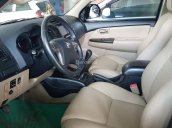 Cần bán xe Toyota Fortuner G sx 2014, màu đen máy dầu