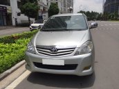 Cần bán xe Toyota Innova 2010, số sàn màu bạc, J lên G đẹp long lanh