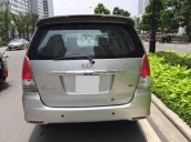 Cần bán xe Toyota Innova 2010, số sàn màu bạc, J lên G đẹp long lanh