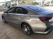 Cần bán Kia Cerato MT năm sản xuất 2018, màu bạc, giá 559tr