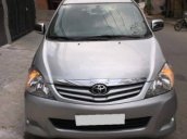 Cần bán Toyota Innova G 2011, màu bạc