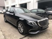 Bán xe Mercedes E200 cũ đời 2018 màu đen như mới chưa một vết xước, giá cực rẻ