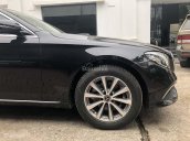 Bán xe Mercedes E200 cũ đời 2018 màu đen như mới chưa một vết xước, giá cực rẻ