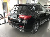 Cần bán xe Mercedes GLC300 4Matic đời 2018, màu đen