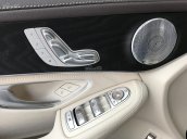 Cần bán xe Mercedes GLC300 4Matic đời 2018, màu đen