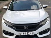 Gia đình cần bán Honda Civic 1.5L Turbo sản xuất 2017, màu trắng, bảo dưỡng đúng đinh kỳ hãng