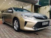 Cần bán Toyota Camry 2.5Q 2015, màu vàng cát, biển Hà Nội