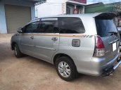 Cần bán gấp Toyota Innova 2010 số sàn, xe màu bạc