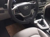 Bán xe Hyundai Elantra màu trắng 2017, số tự động, đi được 45000km