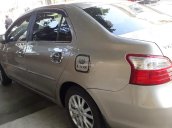 Cần bán xe Toyota Vios năm 2011 màu vàng ánh kim