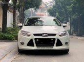 Ford Focus 2.0S đời 2015, màu trắng đẹp lung linh