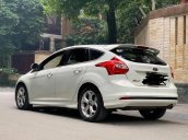 Ford Focus 2.0S đời 2015, màu trắng đẹp lung linh