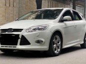 Ford Focus 2.0S đời 2015, màu trắng đẹp lung linh