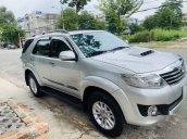 Cần bán xe Toyota Fortuner đời 2014, màu bạc số sàn