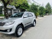 Cần bán xe Toyota Fortuner đời 2014, màu bạc số sàn