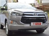 Cần bán xe Toyota Innova 2.0V 2018, màu xám, 900tr