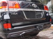Bán ô tô Toyota Land Cruiser VX. R 4.6 AT đời 2017, màu đen, xe nhập Trung Đông mới 100%