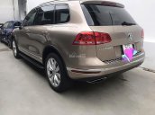 Bán Volkswagen Touareg 3.6 AT 2016, màu vàng, xe nhập như mới