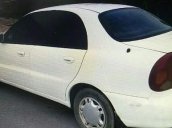 Cần bán Daewoo Nubira MT năm 2004, màu trắng, xe đẹp