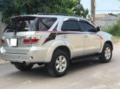 Bán xe Toyota Fortuner V đời 2010, màu bạc, ít sử dụng 